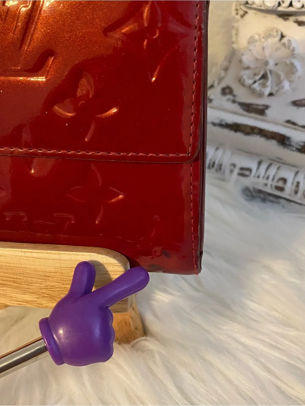 Louis Vuitton Monogram Vernis Sarah Wallet in Pomme d'Amour red patent leather